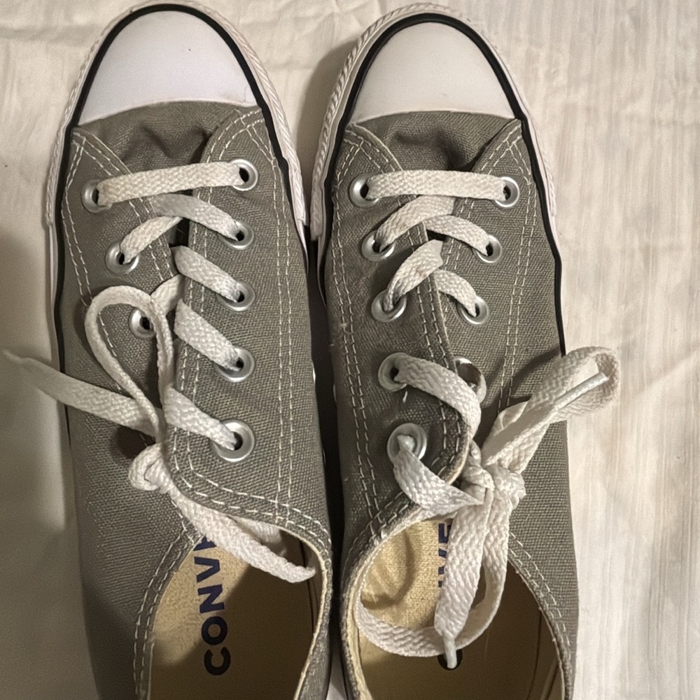 Converse Chuck Taylor All-Star sneakers. Charcoal women’s sz 6, mens sz 4